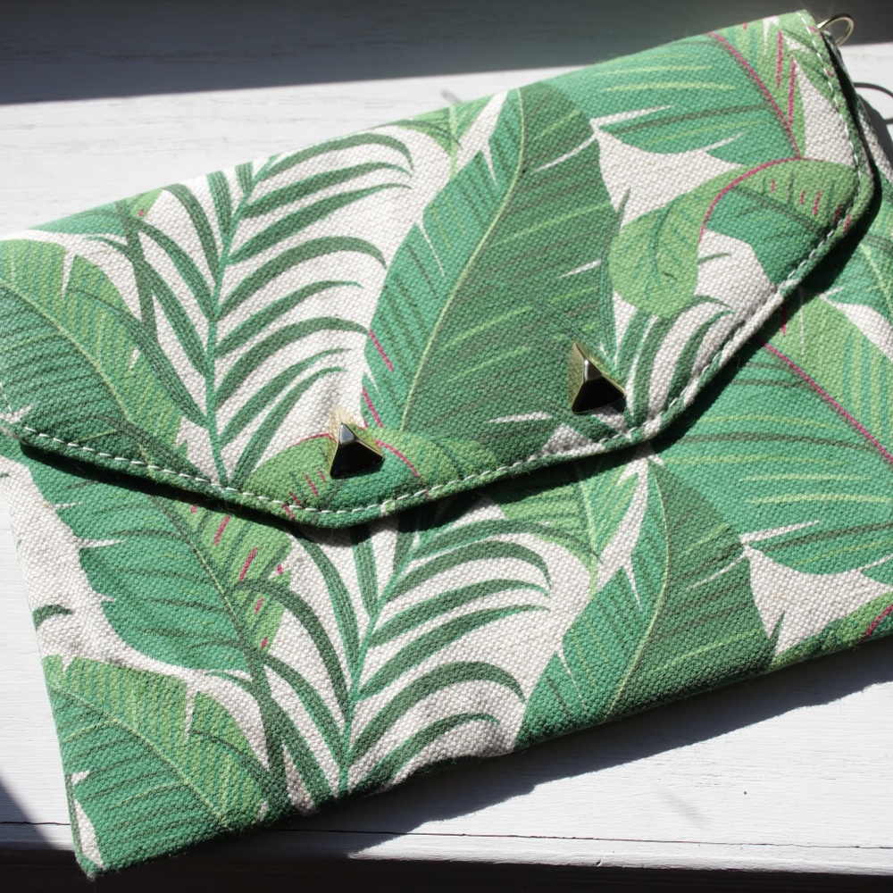 🌺 Stella & Dot Palm Clutch